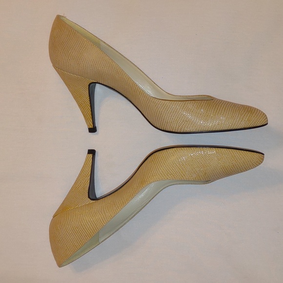 Vintage Stuart Weitzman Cream Colored Stiletto Heels - Picture 3 of 10